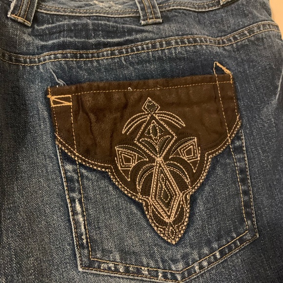 Supreme Jean Capri size 22. Brown design on back pocket - Picture 9 of 10